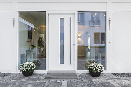 Haustüre für die man einen Schlüssel vom Vermieter benötigt