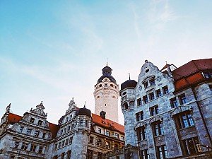 Zeig Denkmalgeschütze Immobilien in Leipzig mit dem Vergleich zu Düren