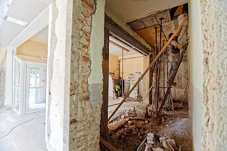 Renovierungsbedürftige Immobilie die zum Traumhaus umgebaut wird