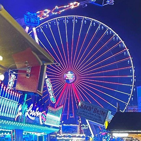 Das Riesenrad auf der Annakirmes in Düren