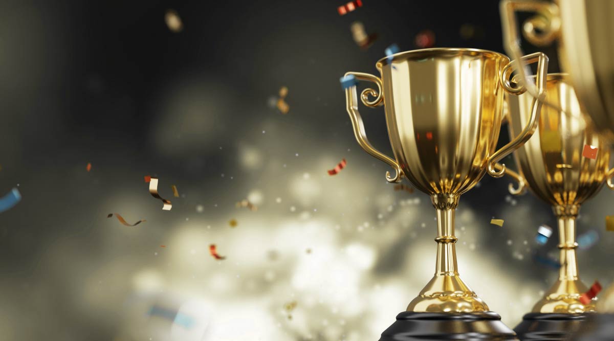 Pokal f�r den Top Immobilienmakler 2025