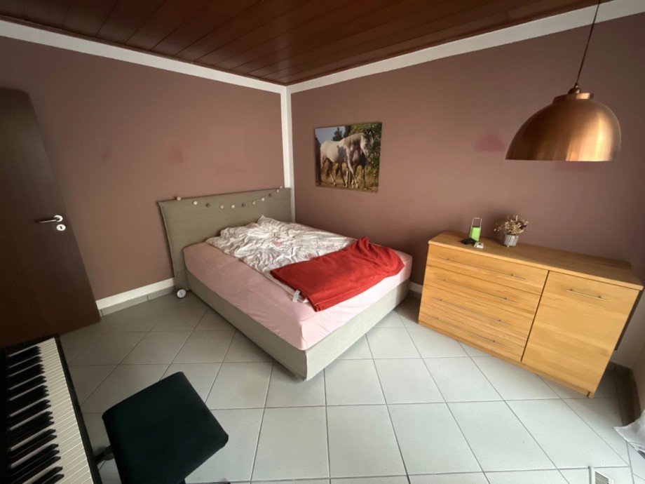 Gem�tliches Schlafzimmer mit Holzdecke Einfamilienhaus Langerwehe
