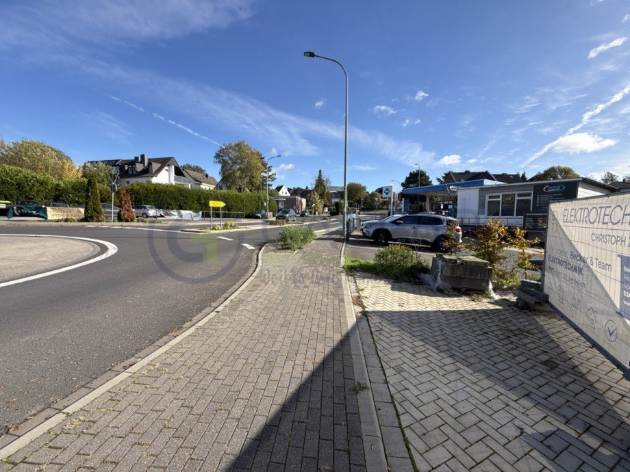 Blick zum Kreisverkehr und zur Tankstelle Grundst�ck Nideggen