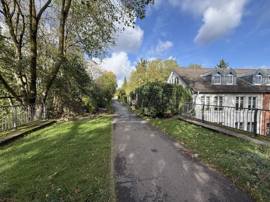 Weg hinter dem Haus (Zugang �ber Gartentor) Maisonettewohnung Aachen