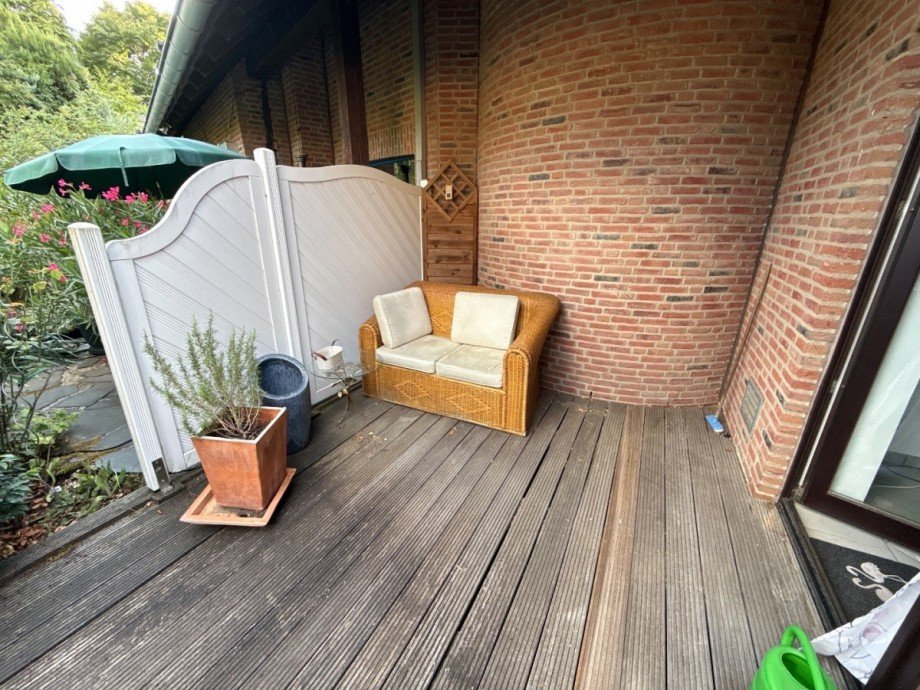 Terrasse mit gem�tlicher Sitzbank Einfamilienhaus Langerwehe