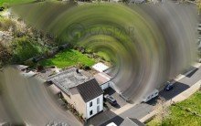 Seitenansicht Drohne In diesem Haus mit gro�en Garten in Berzbuir l�sst es sich gut leben