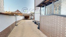 Einfahrt In diesem Haus in Schlich mit kleiner Werkstatt werden Sie sich wohlf�hlen