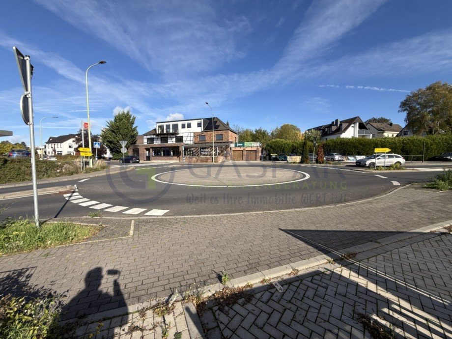 Kreisverkehr mit Nachbarbebauung Grundst�ck Nideggen